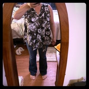 🎈 5/$25 🎈Simply Vera large sleeveless top.